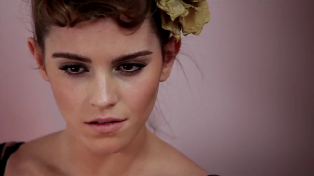 EmmaWatsonFan-nl_2014Wonderland0030.jpg