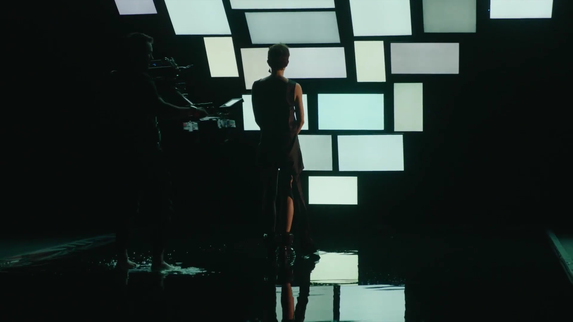 EmmaWatsonFan-dot-nl_2022PradaParadoxeFilm-MakingOf0022.jpg