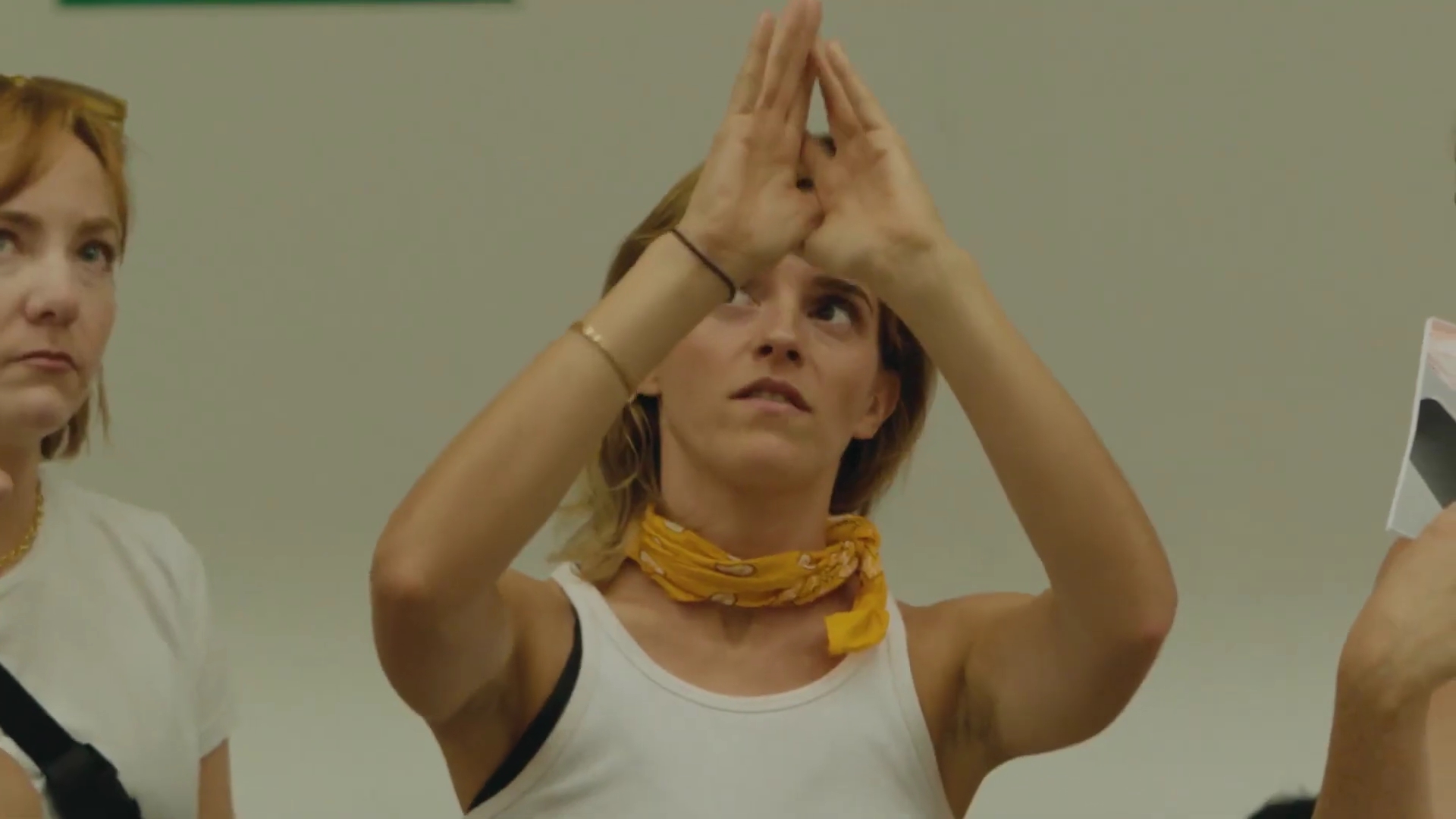 EmmaWatsonFan-dot-nl_2022PradaParadoxeFilm-MakingOf0040.jpg EmmaWatsonFan-dot-nl_2022PradaParadoxeFilm-MakingOf0040.jpg