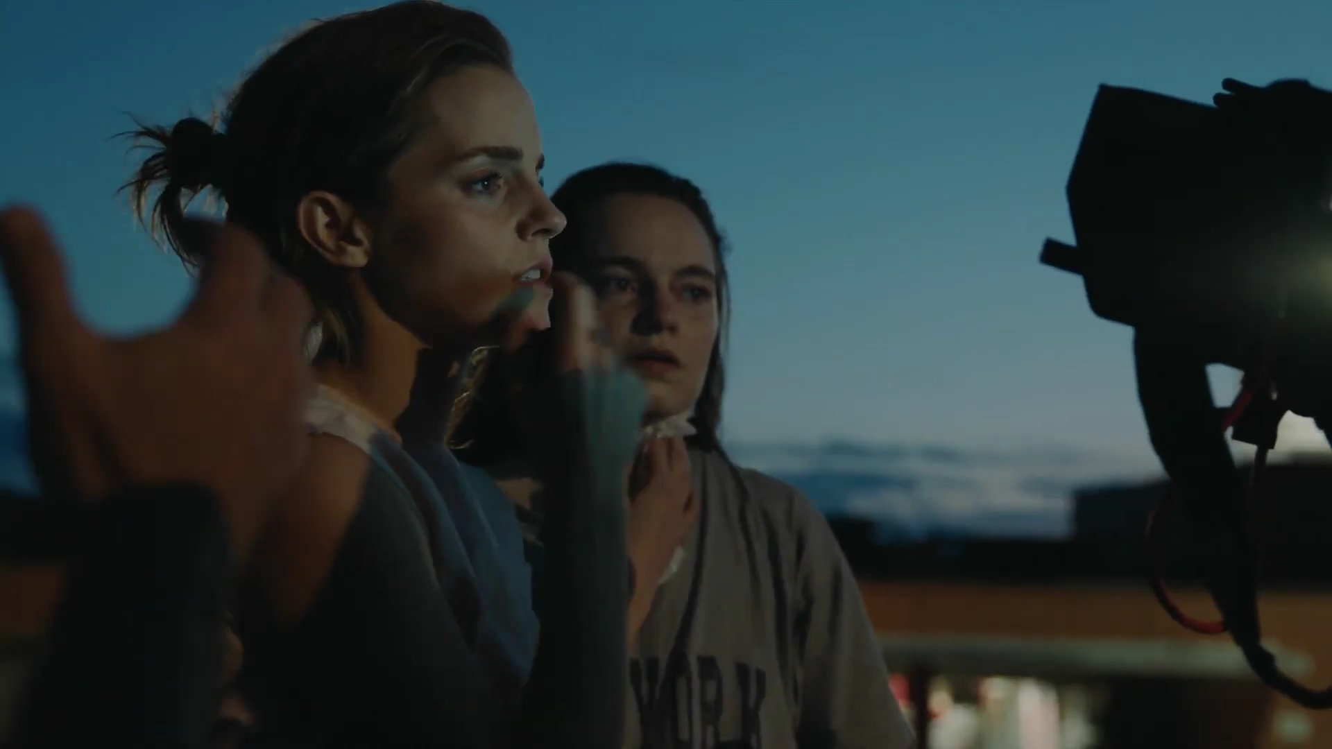 EmmaWatsonFan-dot-nl_2022PradaParadoxeFilm-MakingOf0043.jpg EmmaWatsonFan-dot-nl_2022PradaParadoxeFilm-MakingOf0043.jpg