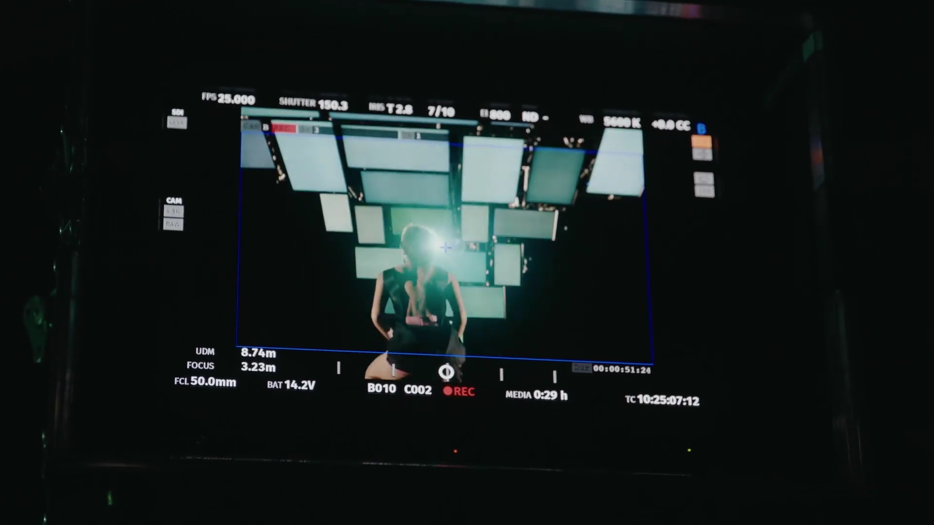 EmmaWatsonFan-dot-nl_2022PradaParadoxeFilm-MakingOf0061.jpg EmmaWatsonFan-dot-nl_2022PradaParadoxeFilm-MakingOf0061.jpg