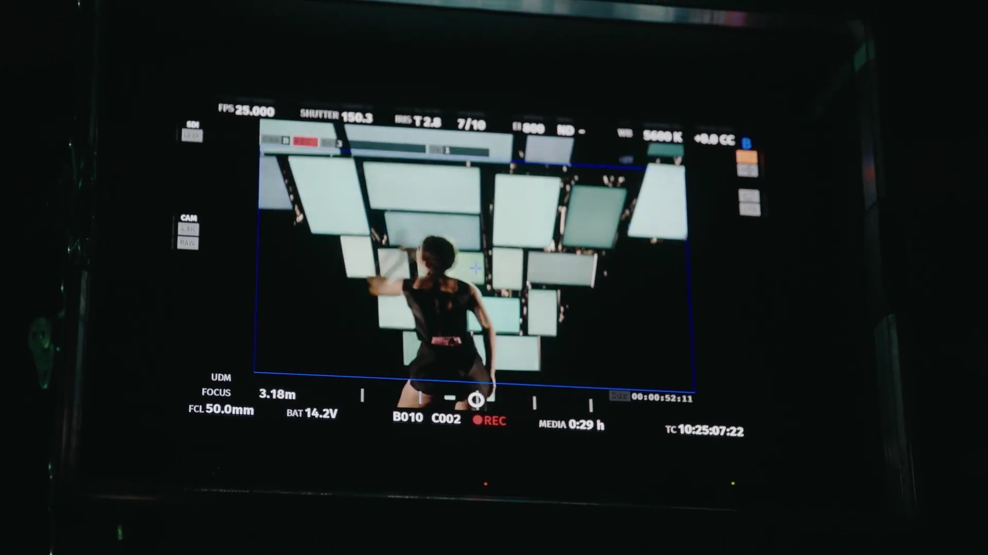EmmaWatsonFan-dot-nl_2022PradaParadoxeFilm-MakingOf0062.jpg