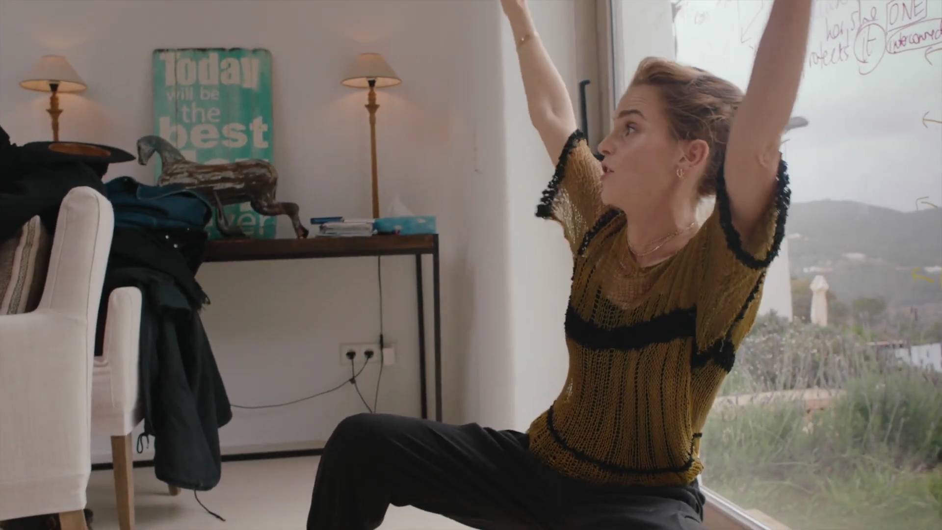 EmmaWatsonFan-dot-nl_2022PradaParadoxeFilm-MakingOf0077.jpg EmmaWatsonFan-dot-nl_2022PradaParadoxeFilm-MakingOf0077.jpg