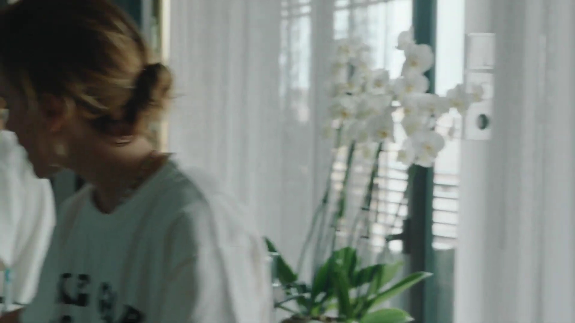 EmmaWatsonFan-dot-nl_2022PradaParadoxeFilm-MakingOf0096.jpg EmmaWatsonFan-dot-nl_2022PradaParadoxeFilm-MakingOf0096.jpg