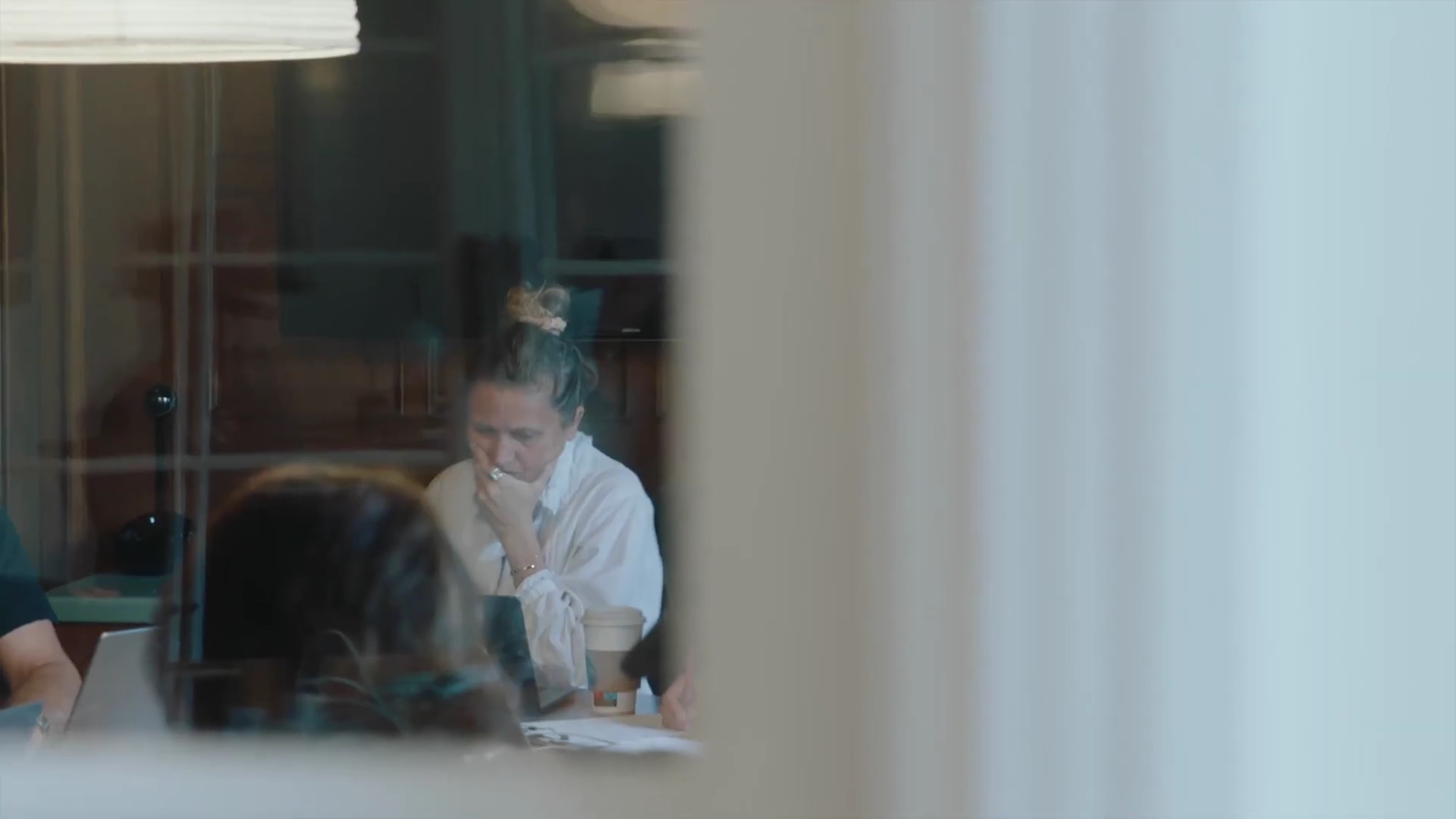 EmmaWatsonFan-dot-nl_2022PradaParadoxeFilm-MakingOf0110.jpg EmmaWatsonFan-dot-nl_2022PradaParadoxeFilm-MakingOf0110.jpg