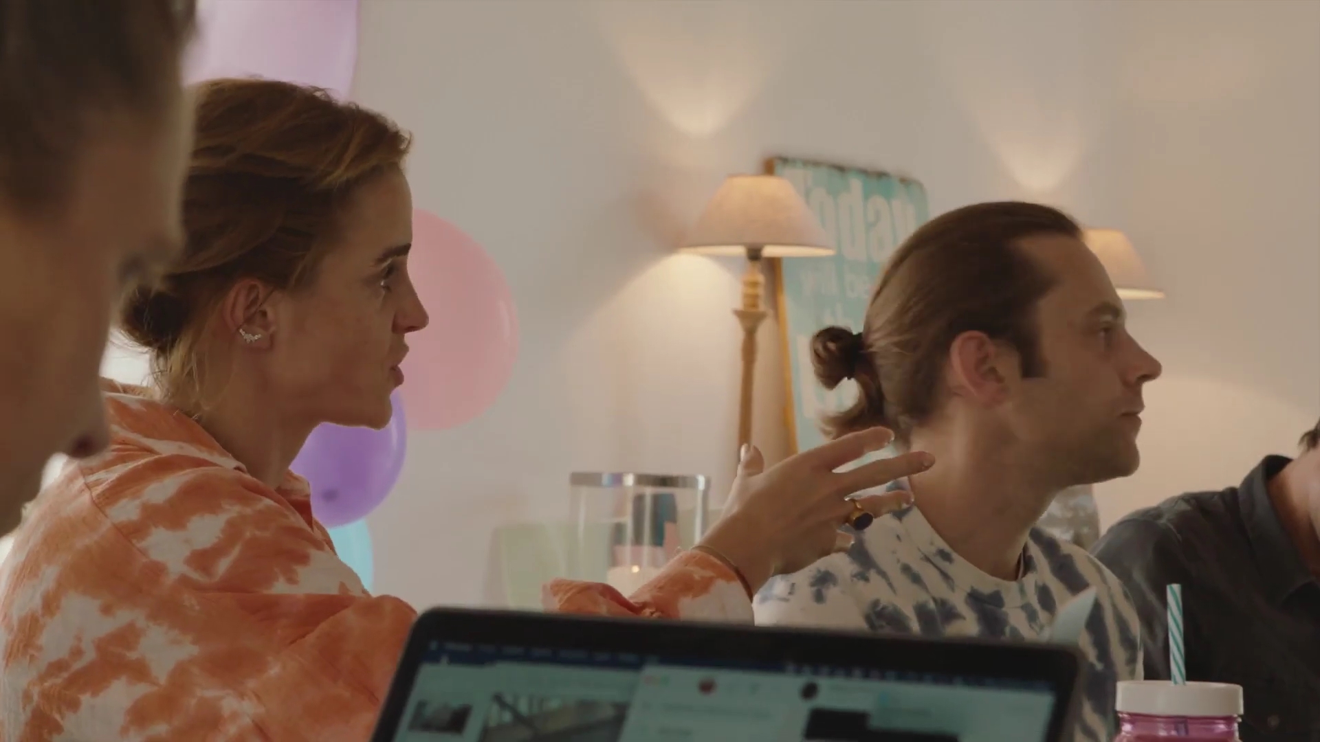 EmmaWatsonFan-dot-nl_2022PradaParadoxeFilm-MakingOf0115.jpg EmmaWatsonFan-dot-nl_2022PradaParadoxeFilm-MakingOf0115.jpg