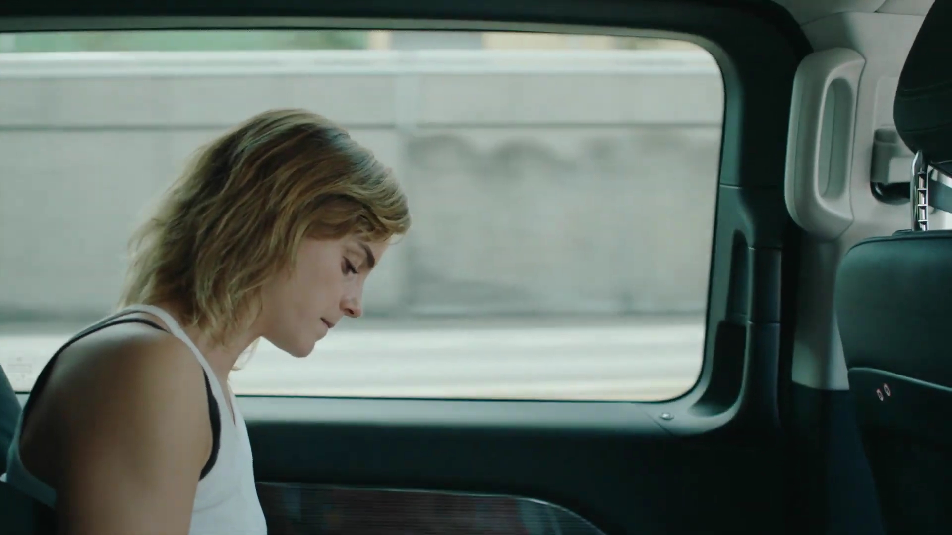 EmmaWatsonFan-dot-nl_2022PradaParadoxeFilm-MakingOf0140.jpg EmmaWatsonFan-dot-nl_2022PradaParadoxeFilm-MakingOf0140.jpg