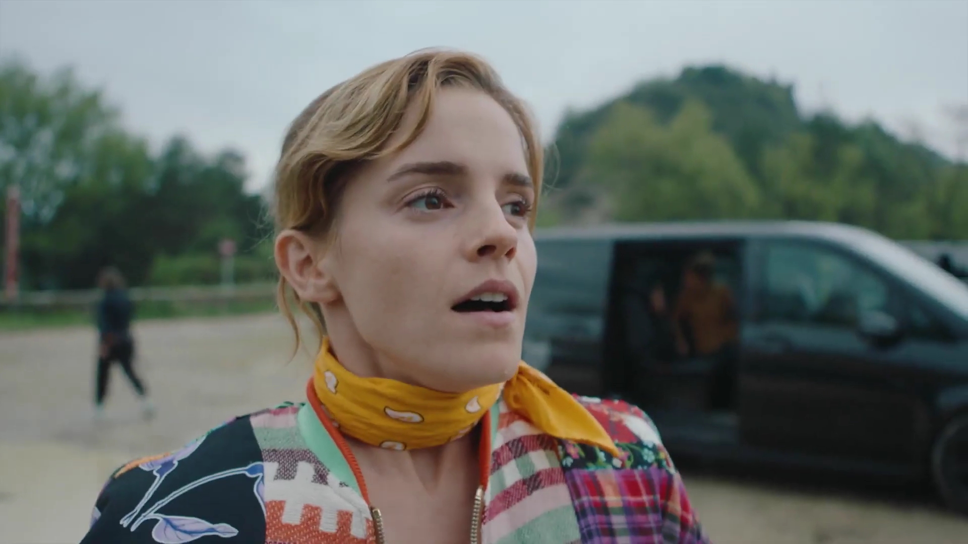 EmmaWatsonFan-dot-nl_2022PradaParadoxeFilm-MakingOf0163.jpg