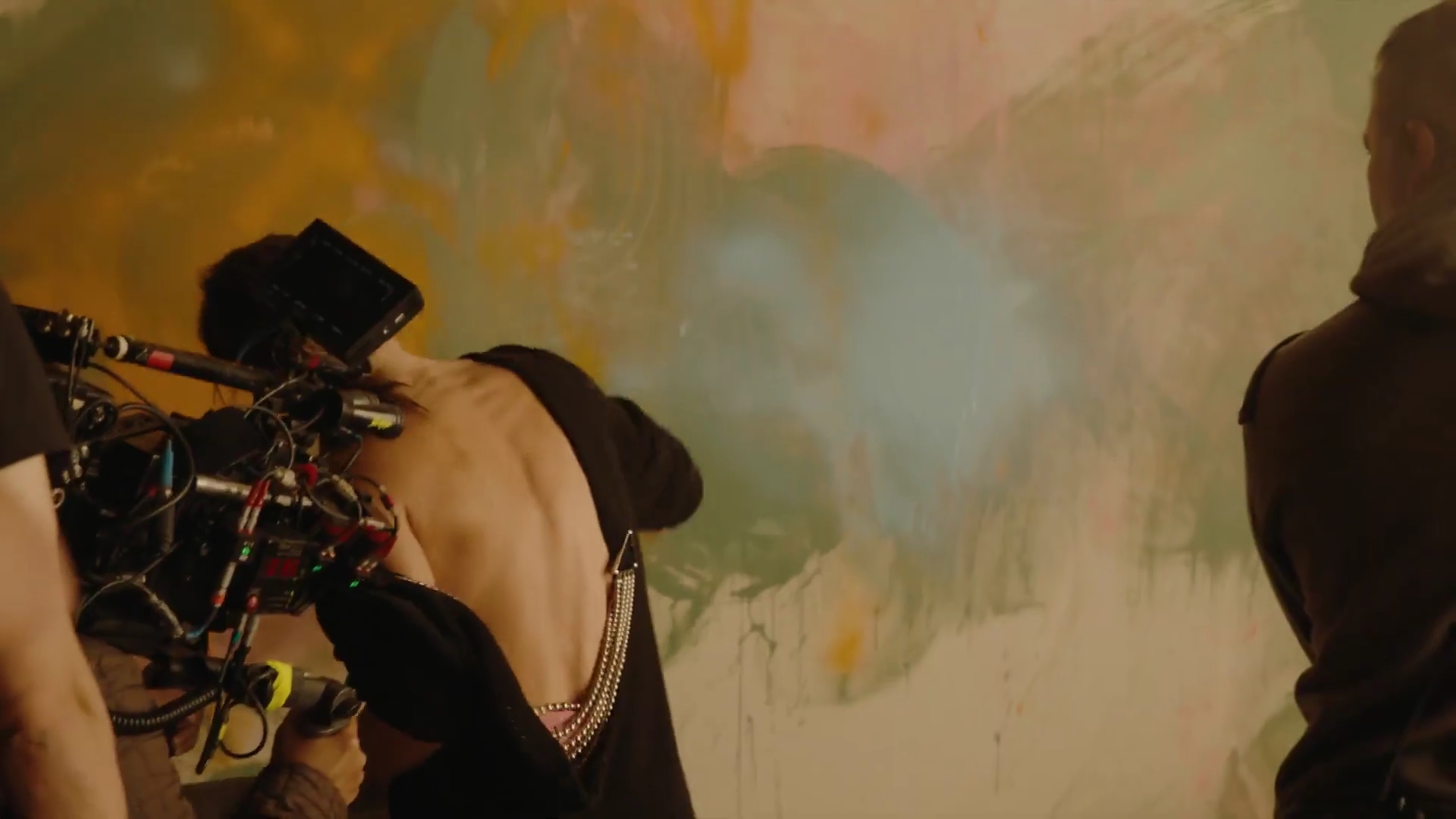 EmmaWatsonFan-dot-nl_2022PradaParadoxeFilm-MakingOf0225.jpg EmmaWatsonFan-dot-nl_2022PradaParadoxeFilm-MakingOf0225.jpg