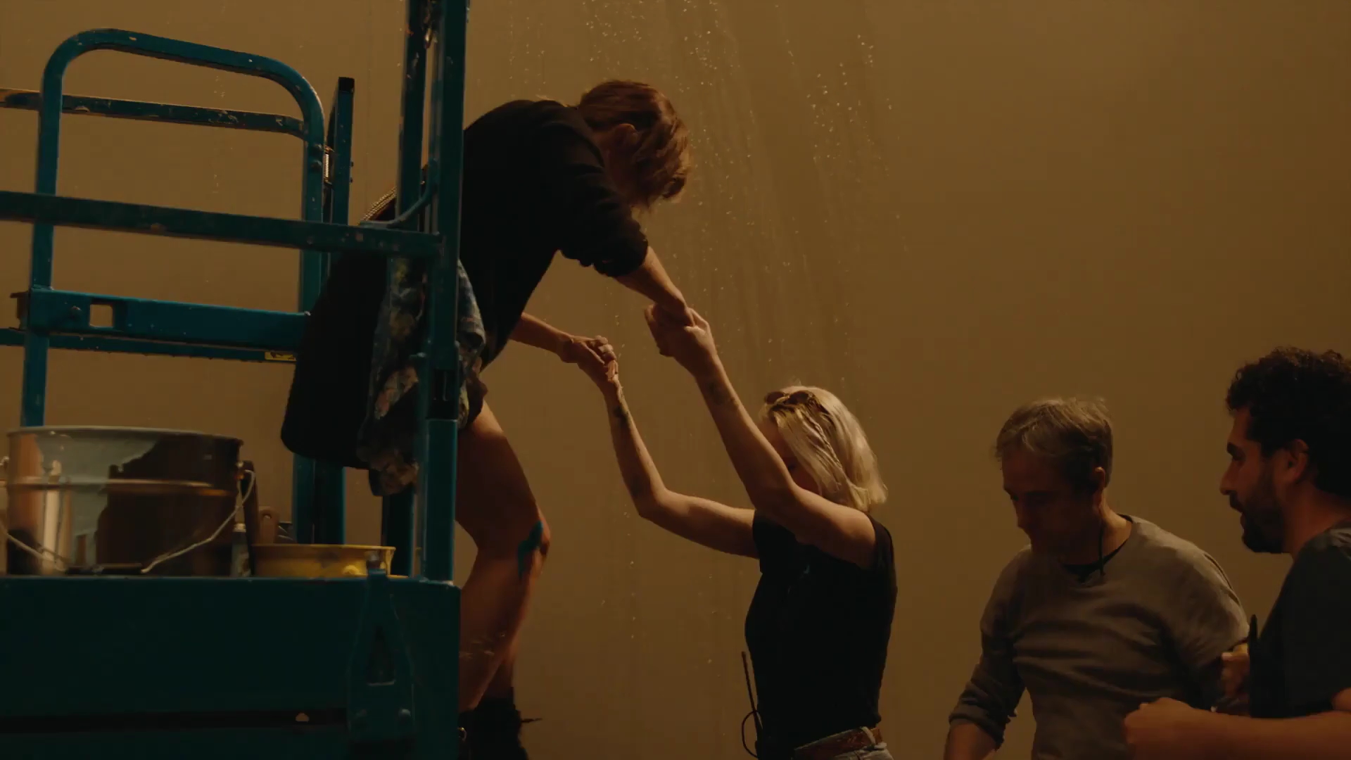 EmmaWatsonFan-dot-nl_2022PradaParadoxeFilm-MakingOf0255.jpg EmmaWatsonFan-dot-nl_2022PradaParadoxeFilm-MakingOf0255.jpg