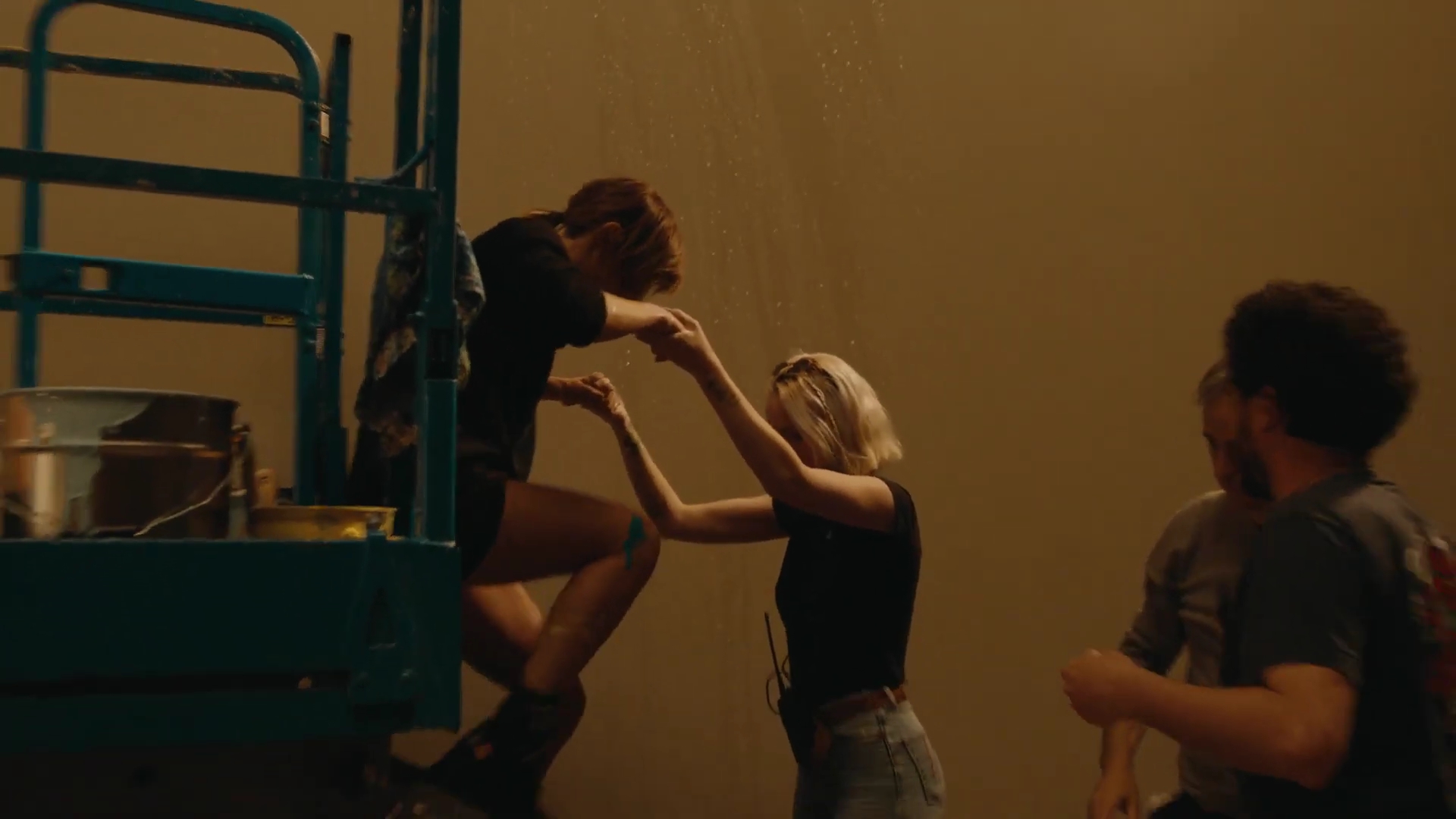 EmmaWatsonFan-dot-nl_2022PradaParadoxeFilm-MakingOf0257.jpg EmmaWatsonFan-dot-nl_2022PradaParadoxeFilm-MakingOf0257.jpg