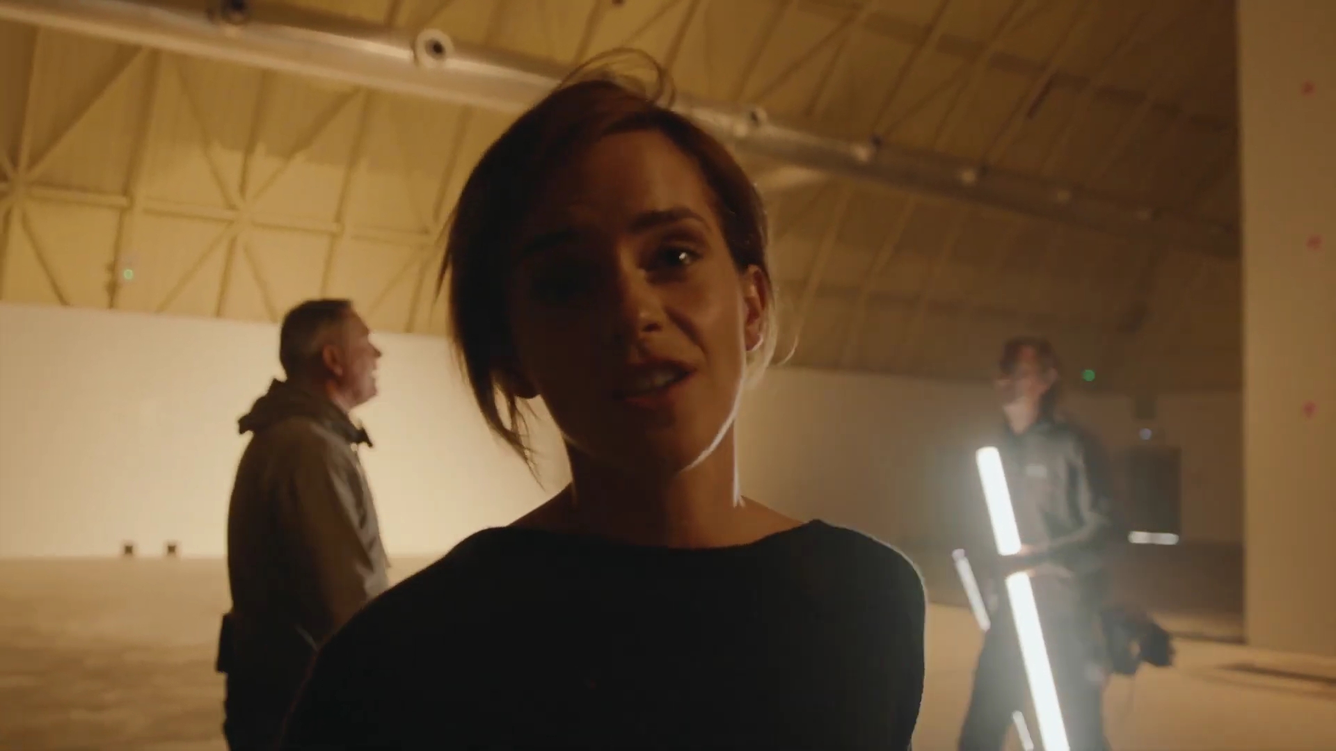 EmmaWatsonFan-dot-nl_2022PradaParadoxeFilm-MakingOf0270.jpg