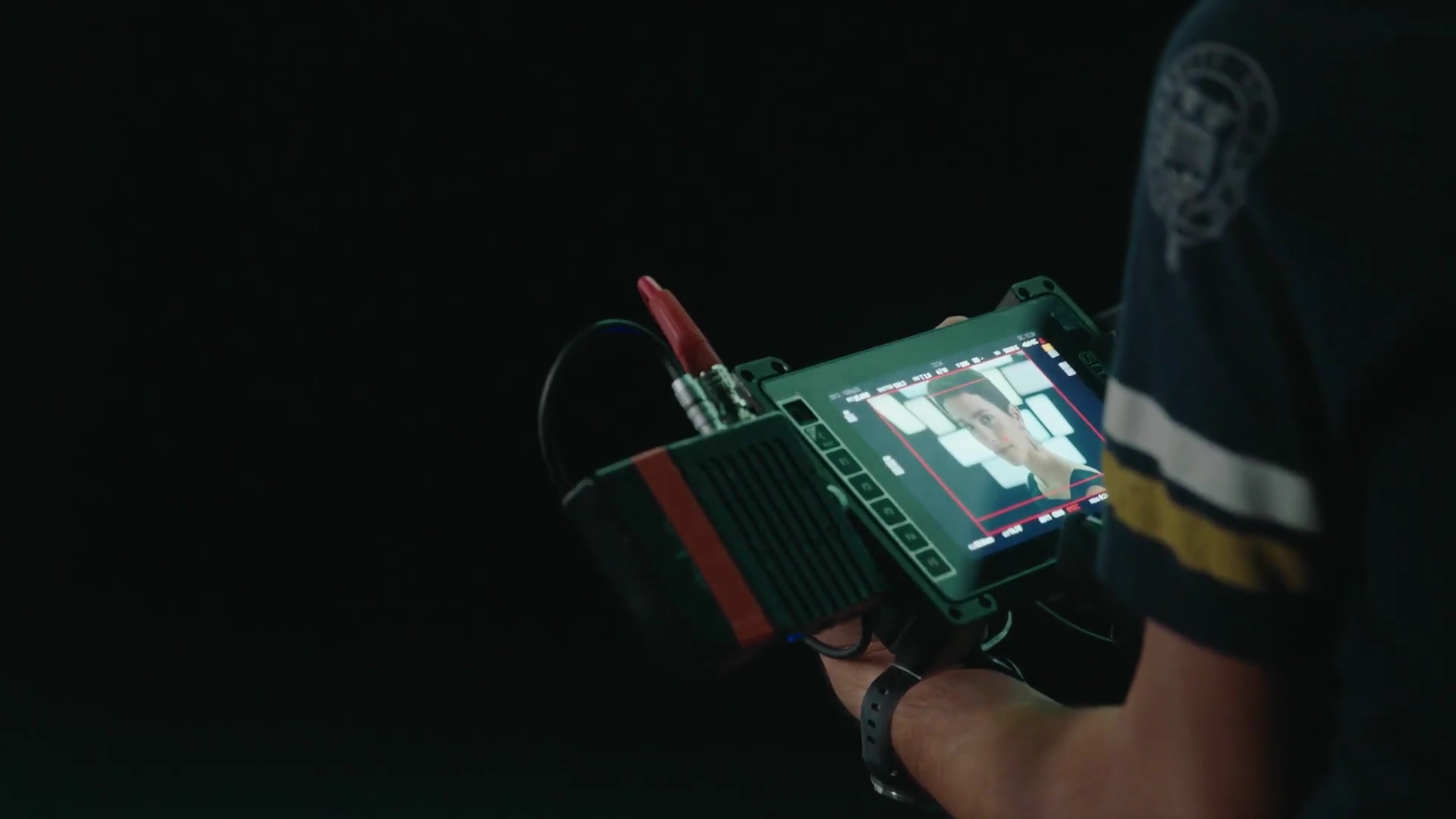 EmmaWatsonFan-dot-nl_2022PradaParadoxeFilm-MakingOf0330.jpg EmmaWatsonFan-dot-nl_2022PradaParadoxeFilm-MakingOf0330.jpg