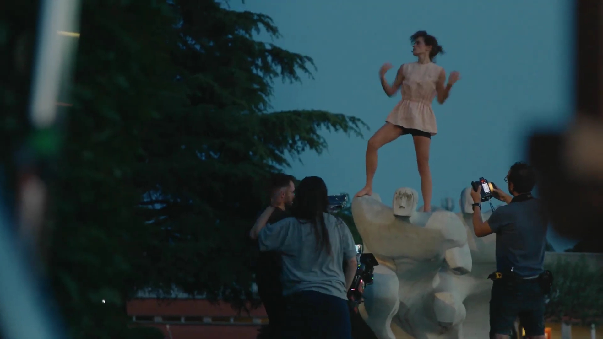 EmmaWatsonFan-dot-nl_2022PradaParadoxeFilm-MakingOf0362.jpg EmmaWatsonFan-dot-nl_2022PradaParadoxeFilm-MakingOf0362.jpg