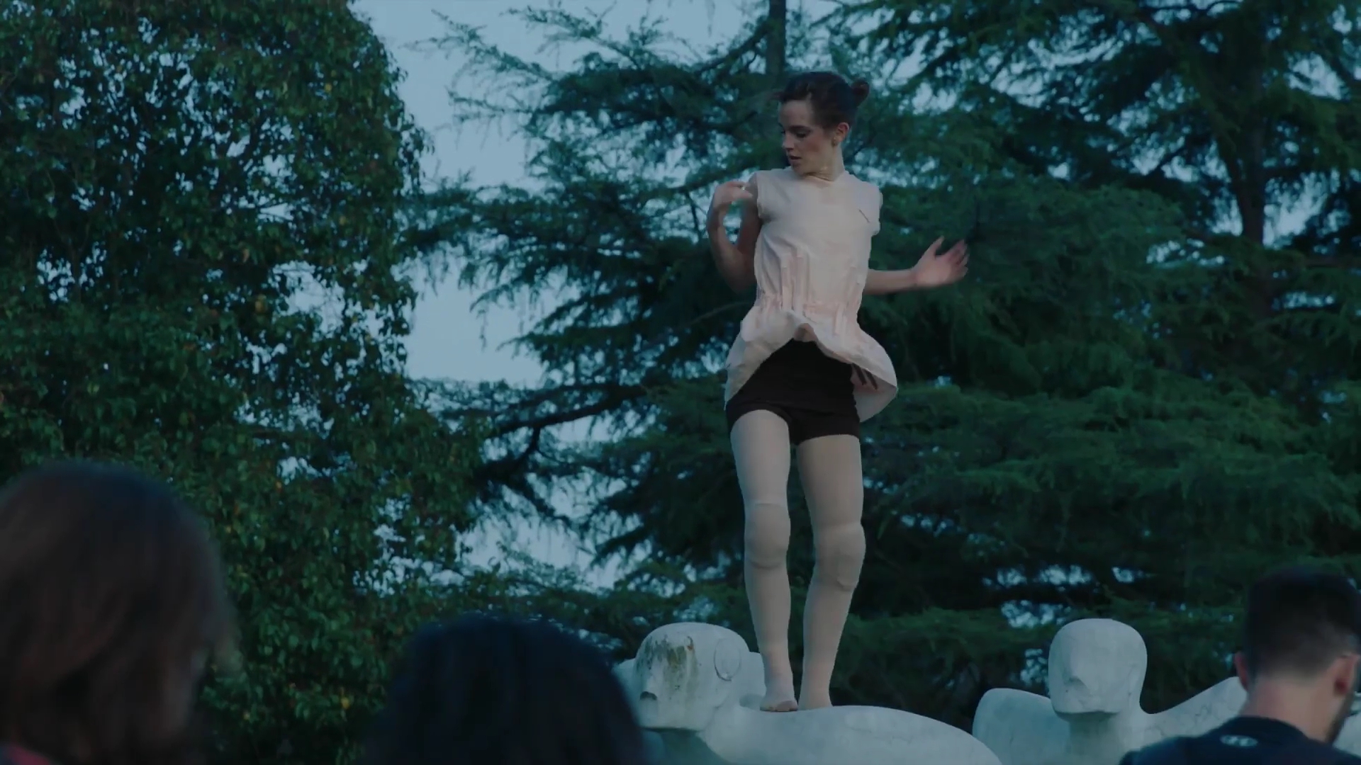 EmmaWatsonFan-dot-nl_2022PradaParadoxeFilm-MakingOf0372.jpg EmmaWatsonFan-dot-nl_2022PradaParadoxeFilm-MakingOf0372.jpg