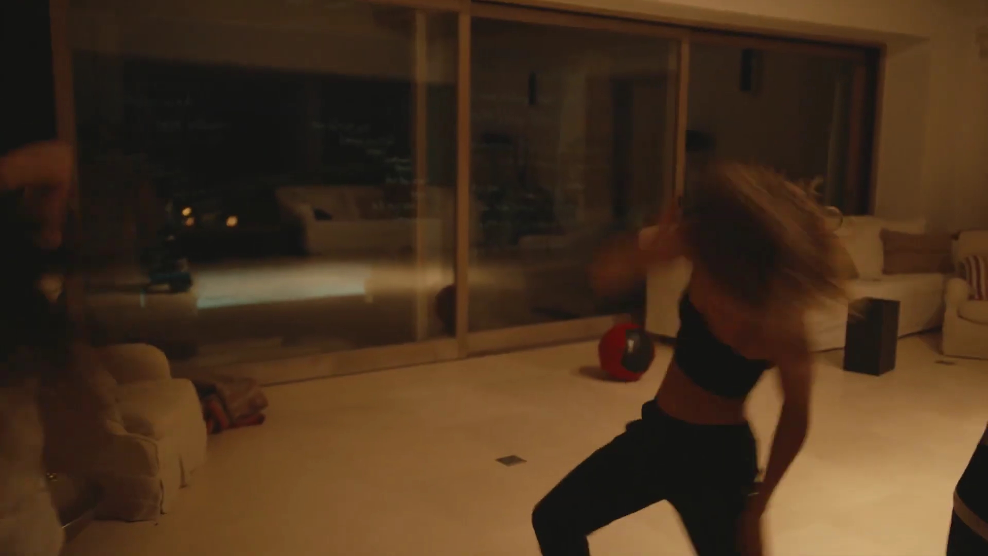 EmmaWatsonFan-dot-nl_2022PradaParadoxeFilm-MakingOf0380.jpg EmmaWatsonFan-dot-nl_2022PradaParadoxeFilm-MakingOf0380.jpg