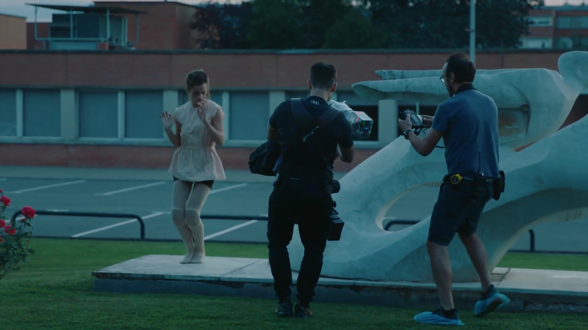 EmmaWatsonFan-dot-nl_2022PradaParadoxeFilm-MakingOf0392.jpg EmmaWatsonFan-dot-nl_2022PradaParadoxeFilm-MakingOf0392.jpg