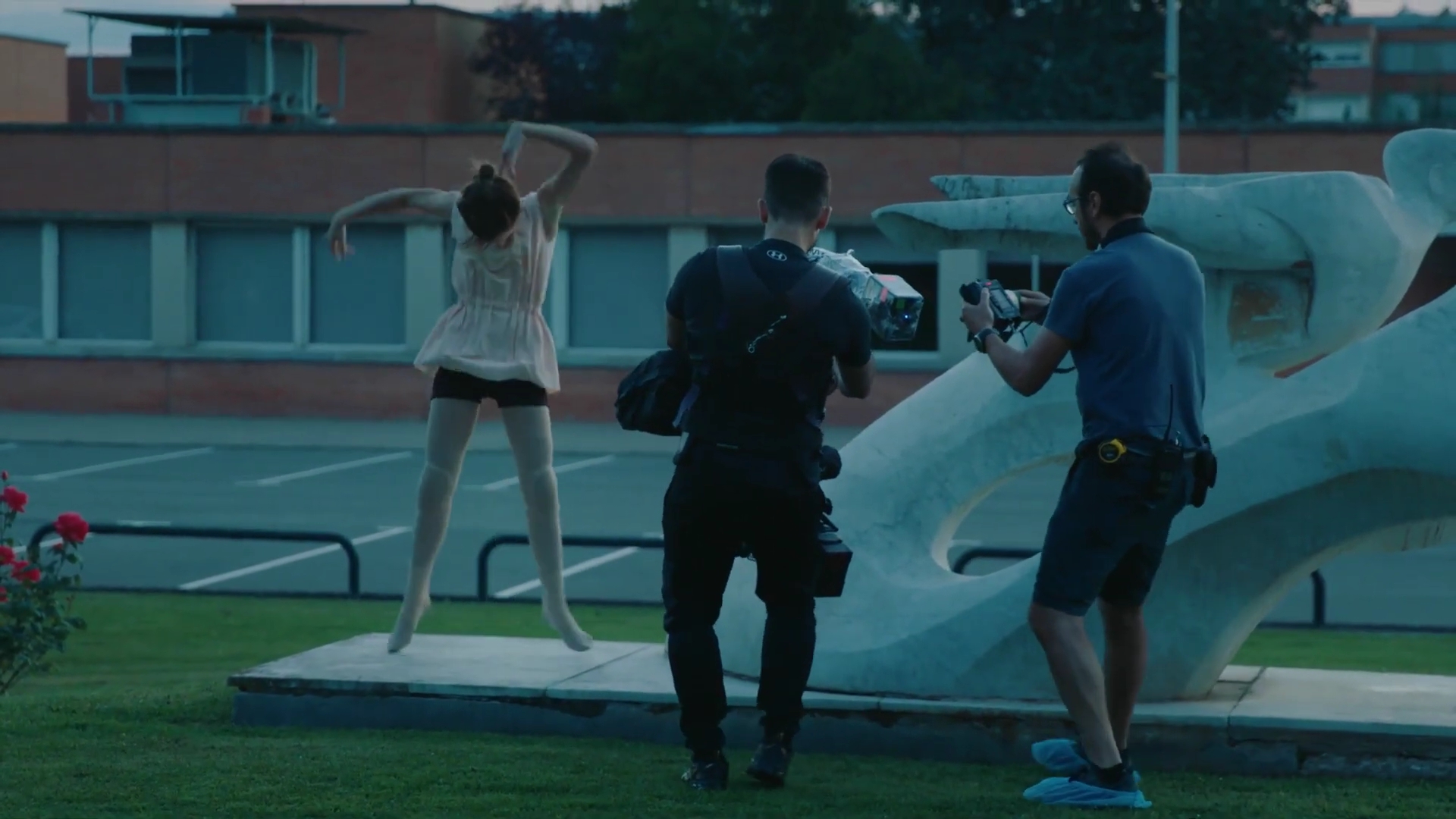 EmmaWatsonFan-dot-nl_2022PradaParadoxeFilm-MakingOf0393.jpg EmmaWatsonFan-dot-nl_2022PradaParadoxeFilm-MakingOf0393.jpg