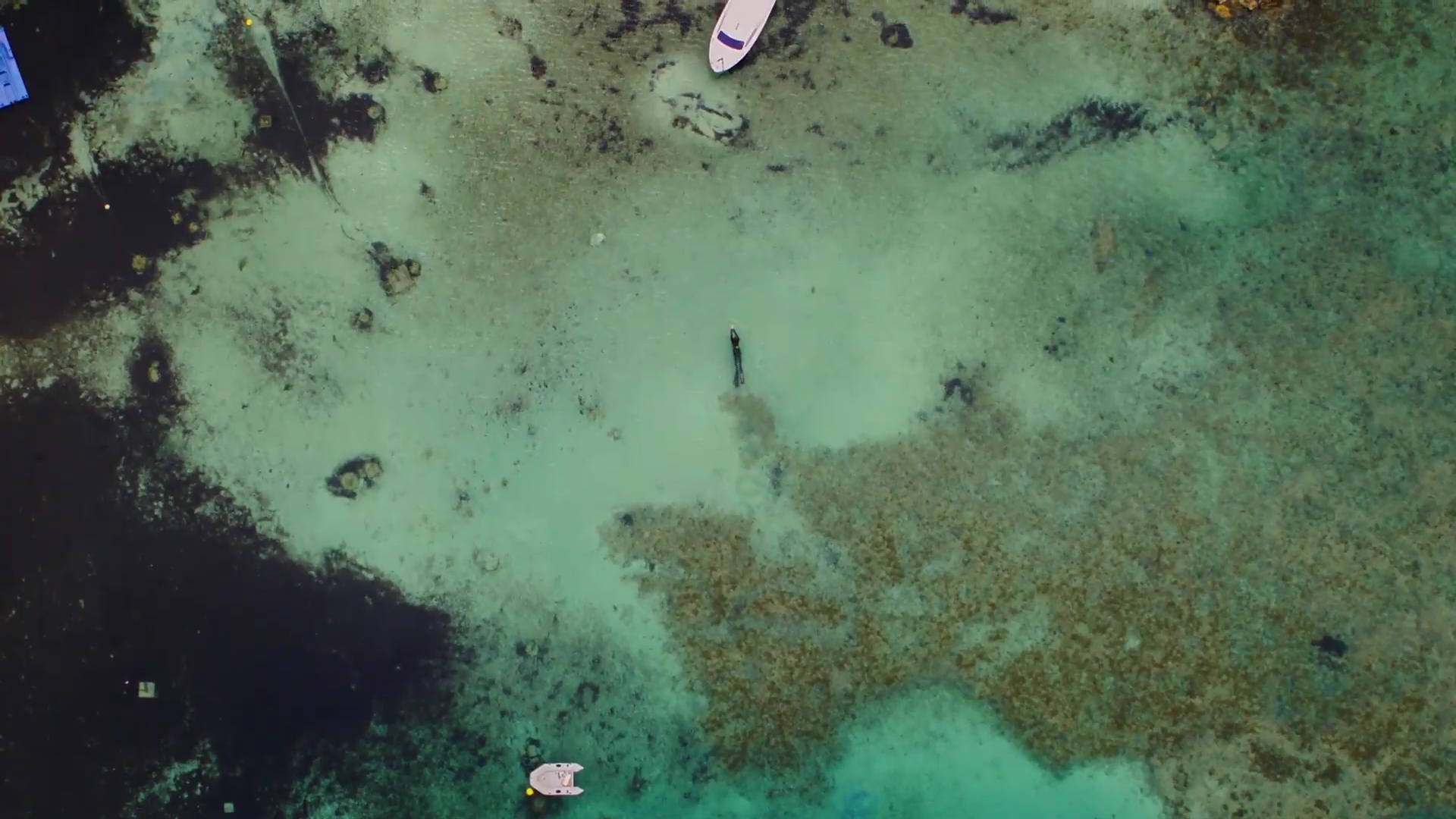 EmmaWatsonFan-dot-nl_2022PradaParadoxeFilm-MakingOf0412.jpg EmmaWatsonFan-dot-nl_2022PradaParadoxeFilm-MakingOf0412.jpg