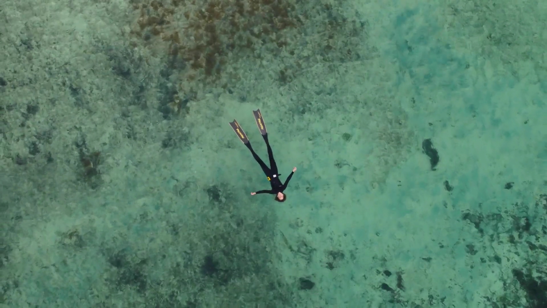 EmmaWatsonFan-dot-nl_2022PradaParadoxeFilm-MakingOf0422.jpg EmmaWatsonFan-dot-nl_2022PradaParadoxeFilm-MakingOf0422.jpg