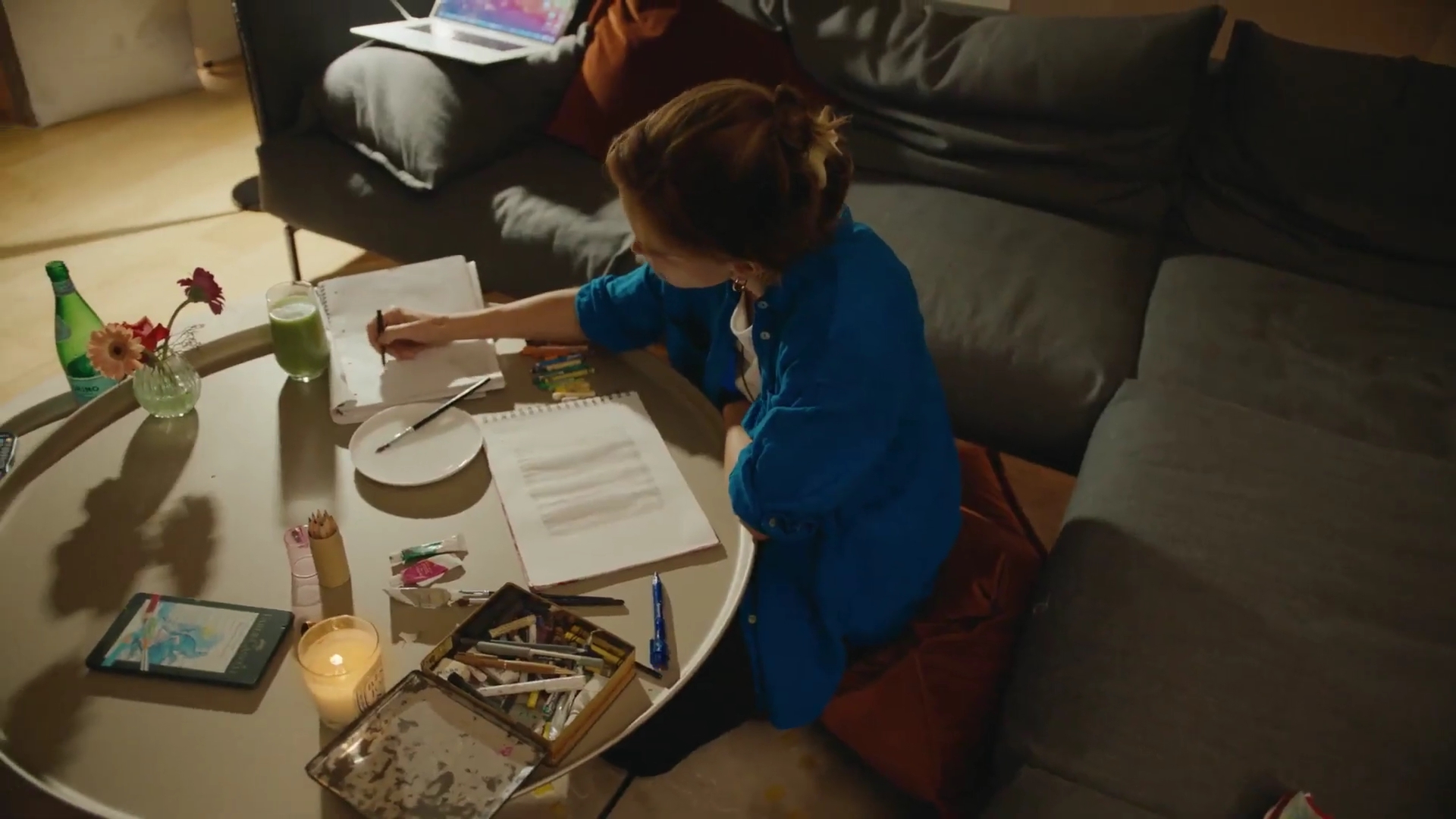 EmmaWatsonFan-dot-nl_2022PradaParadoxeFilm-MakingOf0427.jpg EmmaWatsonFan-dot-nl_2022PradaParadoxeFilm-MakingOf0427.jpg