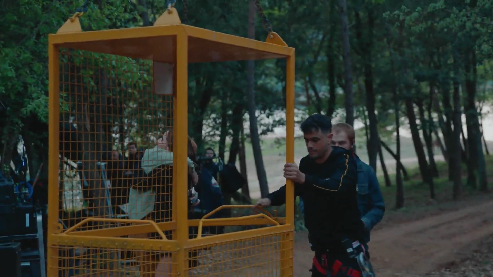 EmmaWatsonFan-dot-nl_2022PradaParadoxeFilm-MakingOf0465.jpg EmmaWatsonFan-dot-nl_2022PradaParadoxeFilm-MakingOf0465.jpg