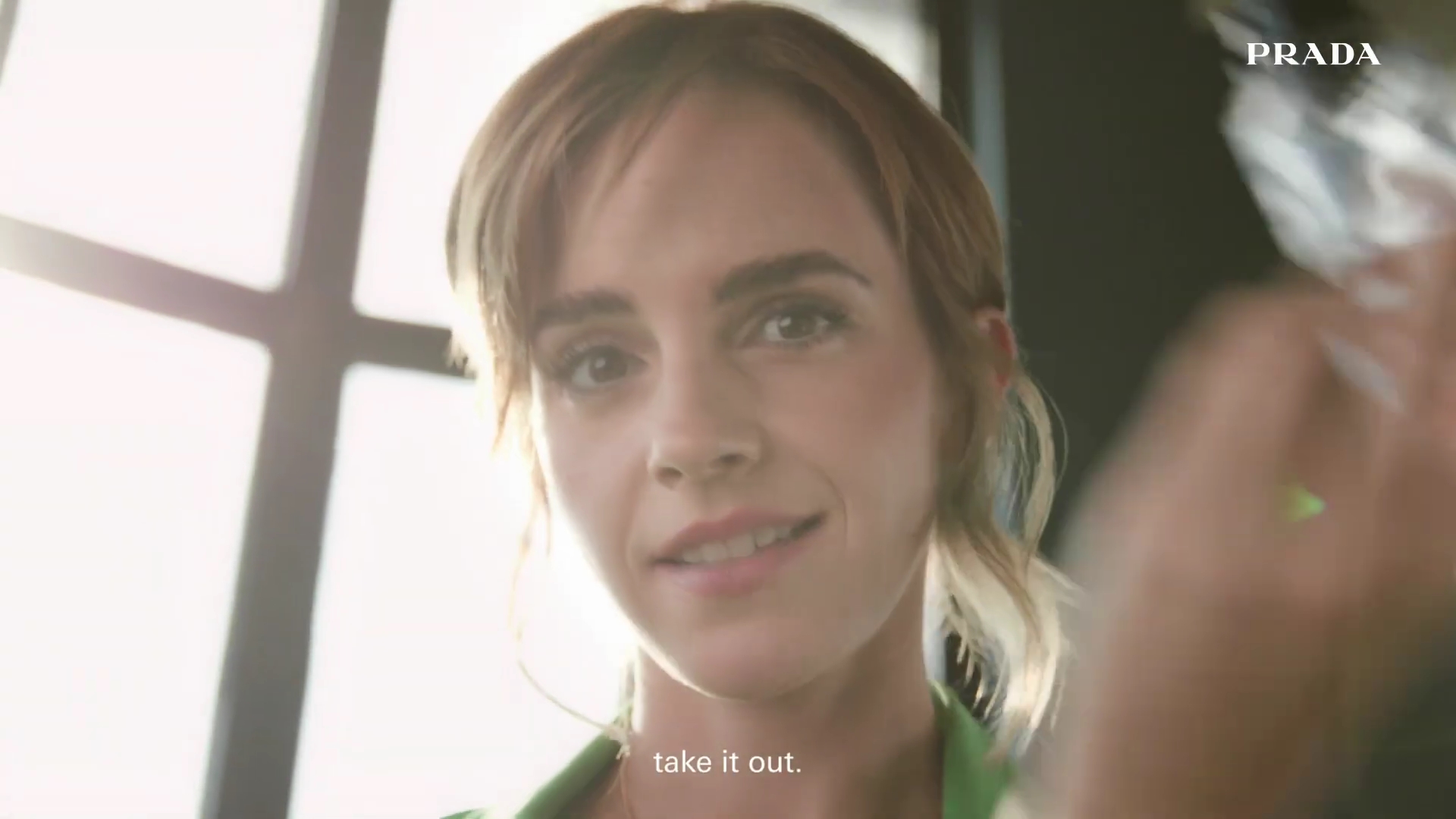EmmaWatsonFan-dot-nl_2022PradaParadoxe-HowToRefillBottle0046.jpg