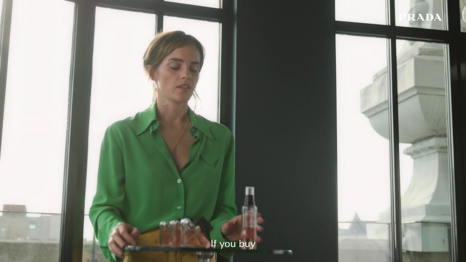 EmmaWatsonFan-dot-nl_2022PradaParadoxe-HowToRefillBottle0049.jpg