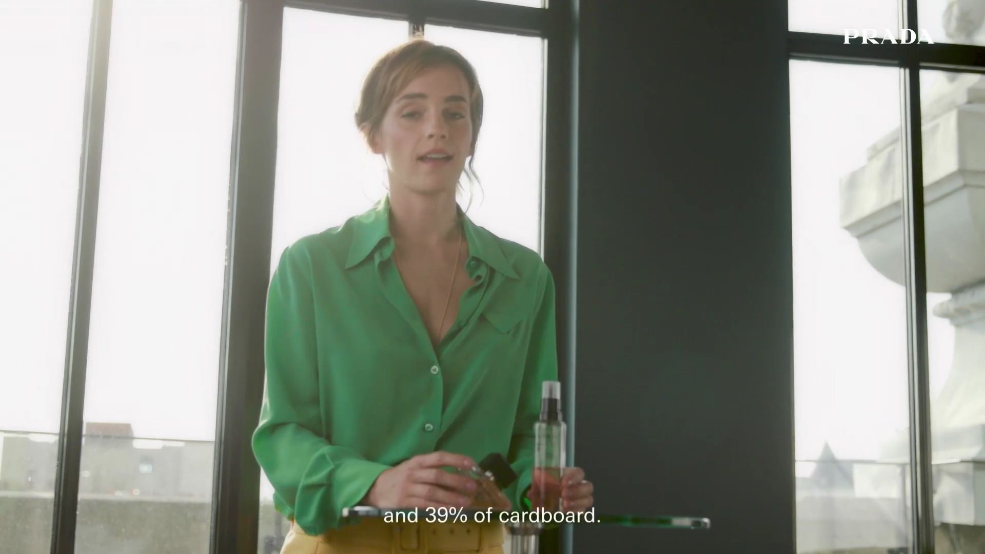 EmmaWatsonFan-dot-nl_2022PradaParadoxe-HowToRefillBottle0062.jpg