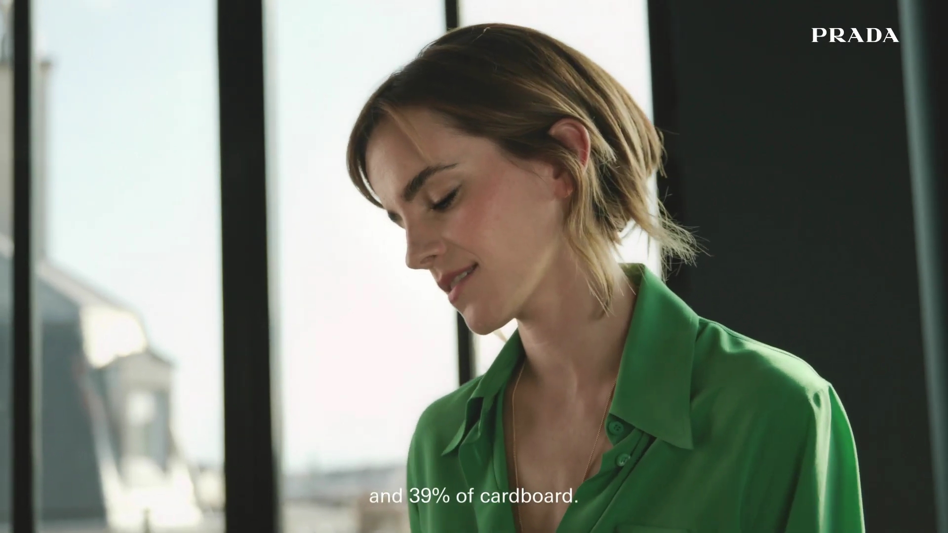 EmmaWatsonFan-dot-nl_2022PradaParadoxe-HowToRefillBottle0065.jpg