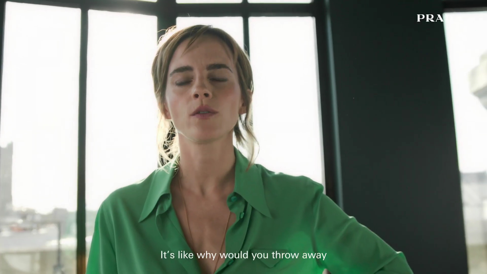 EmmaWatsonFan-dot-nl_2022PradaParadoxe-HowToRefillBottle0066.jpg