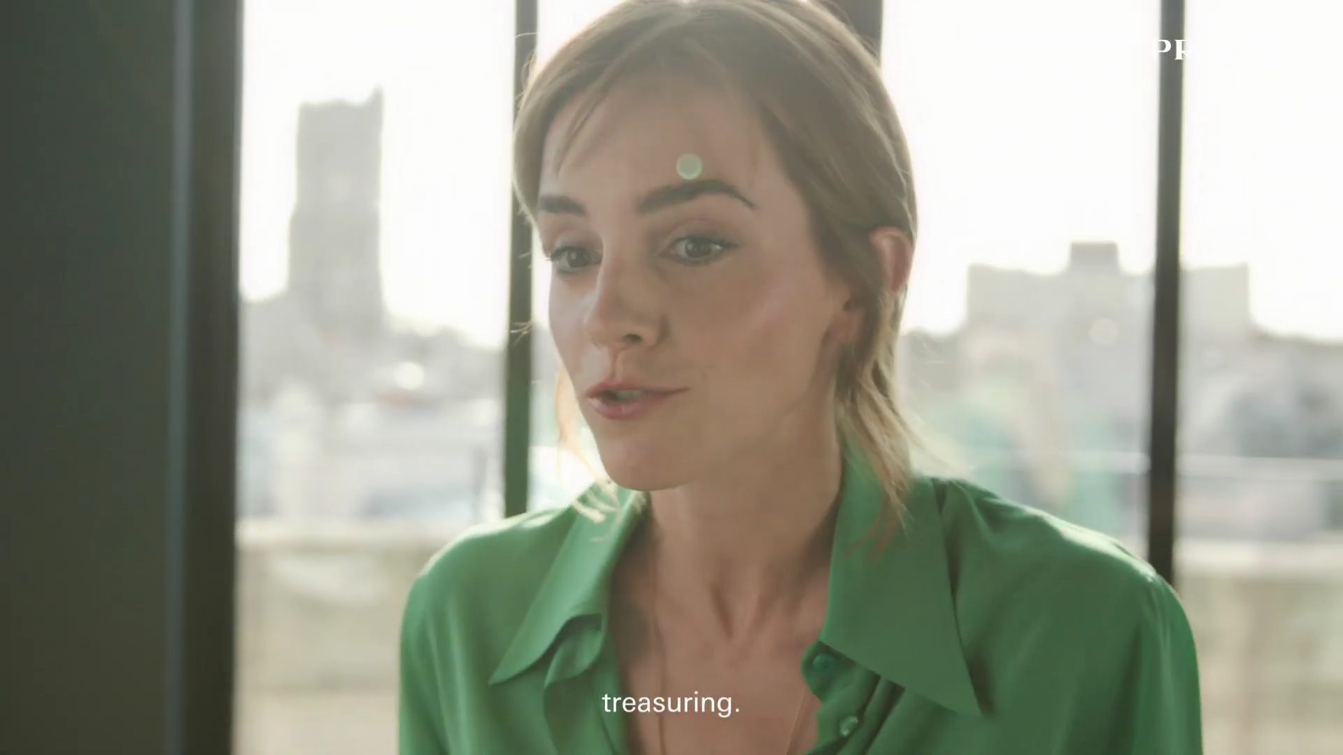 EmmaWatsonFan-dot-nl_2022PradaParadoxe-HowToRefillBottle0073.jpg