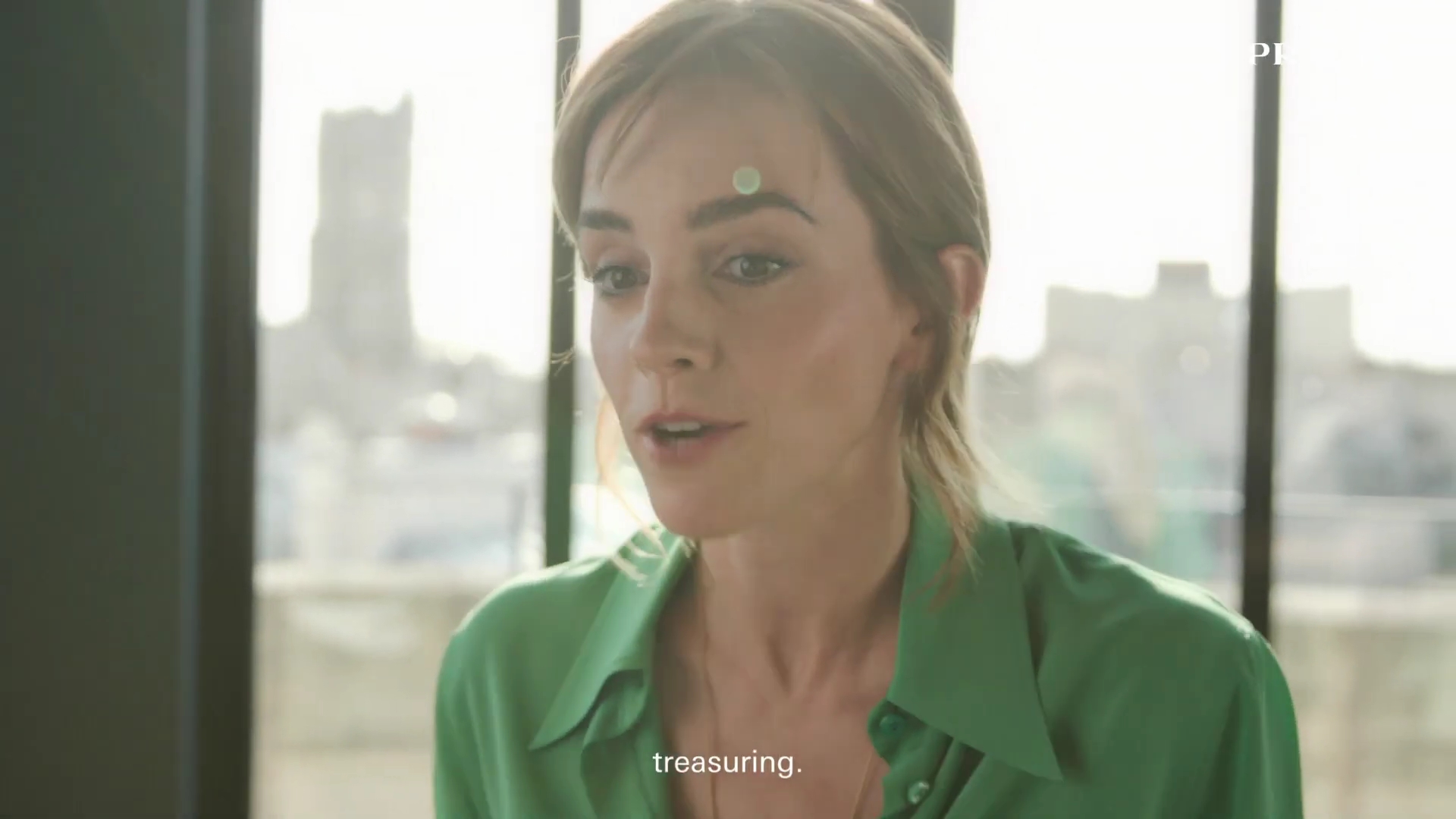 EmmaWatsonFan-dot-nl_2022PradaParadoxe-HowToRefillBottle0074.jpg