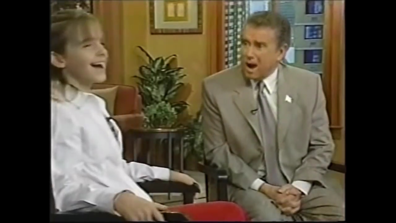 EmmaWatsonFan-nl_2002LiveWithRegisAndKelly0161.jpg EmmaWatsonFan-nl_2002LiveWithRegisAndKelly0161.jpg