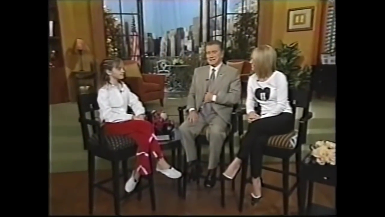 EmmaWatsonFan-nl_2002LiveWithRegisAndKelly0233.jpg EmmaWatsonFan-nl_2002LiveWithRegisAndKelly0233.jpg