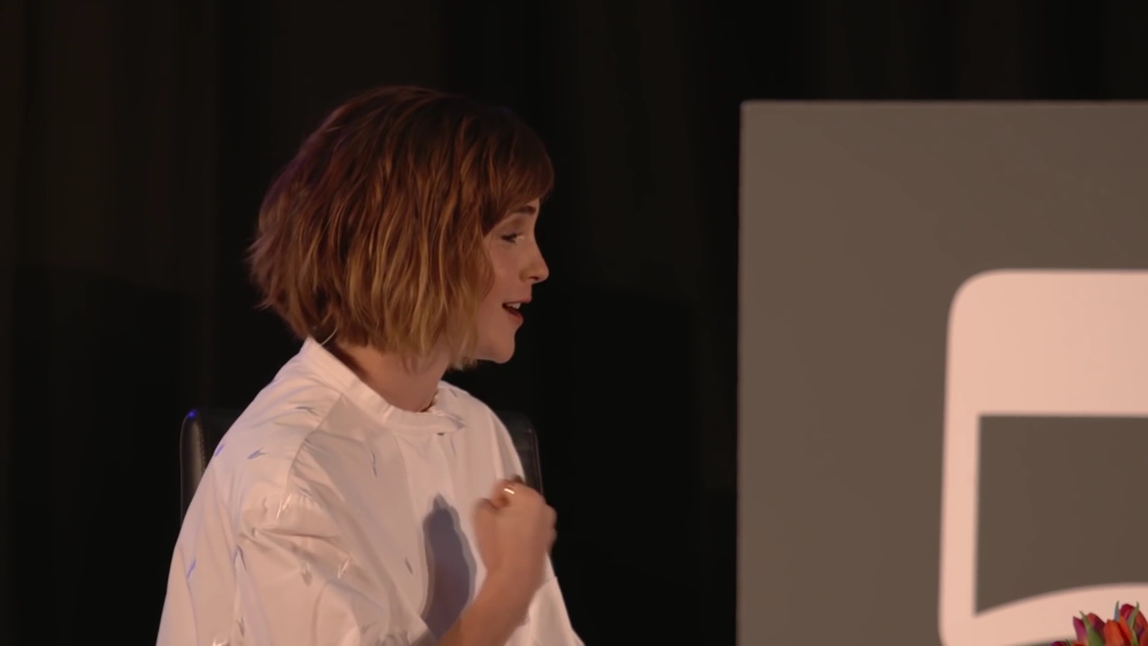 EmmaWatsonFan-nl_2016OurSharedShelf-InCoversationWithGloriaSteinem0373.jpg