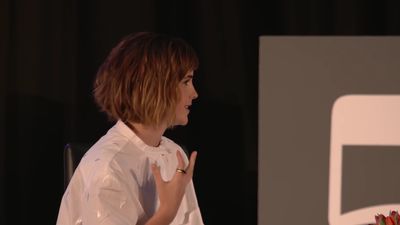 EmmaWatsonFan-nl_2016OurSharedShelf-InCoversationWithGloriaSteinem0378.jpg