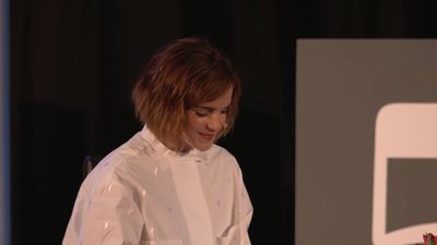 EmmaWatsonFan-nl_2016OurSharedShelf-InCoversationWithGloriaSteinem0508.jpg