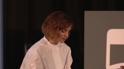 EmmaWatsonFan-nl_2016OurSharedShelf-InCoversationWithGloriaSteinem0518.jpg