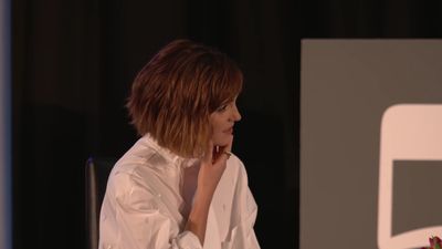 EmmaWatsonFan-nl_2016OurSharedShelf-InCoversationWithGloriaSteinem0521.jpg