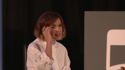 EmmaWatsonFan-nl_2016OurSharedShelf-InCoversationWithGloriaSteinem0628.jpg