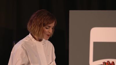 EmmaWatsonFan-nl_2016OurSharedShelf-InCoversationWithGloriaSteinem0902.jpg