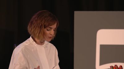 EmmaWatsonFan-nl_2016OurSharedShelf-InCoversationWithGloriaSteinem0905.jpg