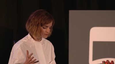 EmmaWatsonFan-nl_2016OurSharedShelf-InCoversationWithGloriaSteinem0909.jpg