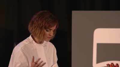 EmmaWatsonFan-nl_2016OurSharedShelf-InCoversationWithGloriaSteinem0915.jpg