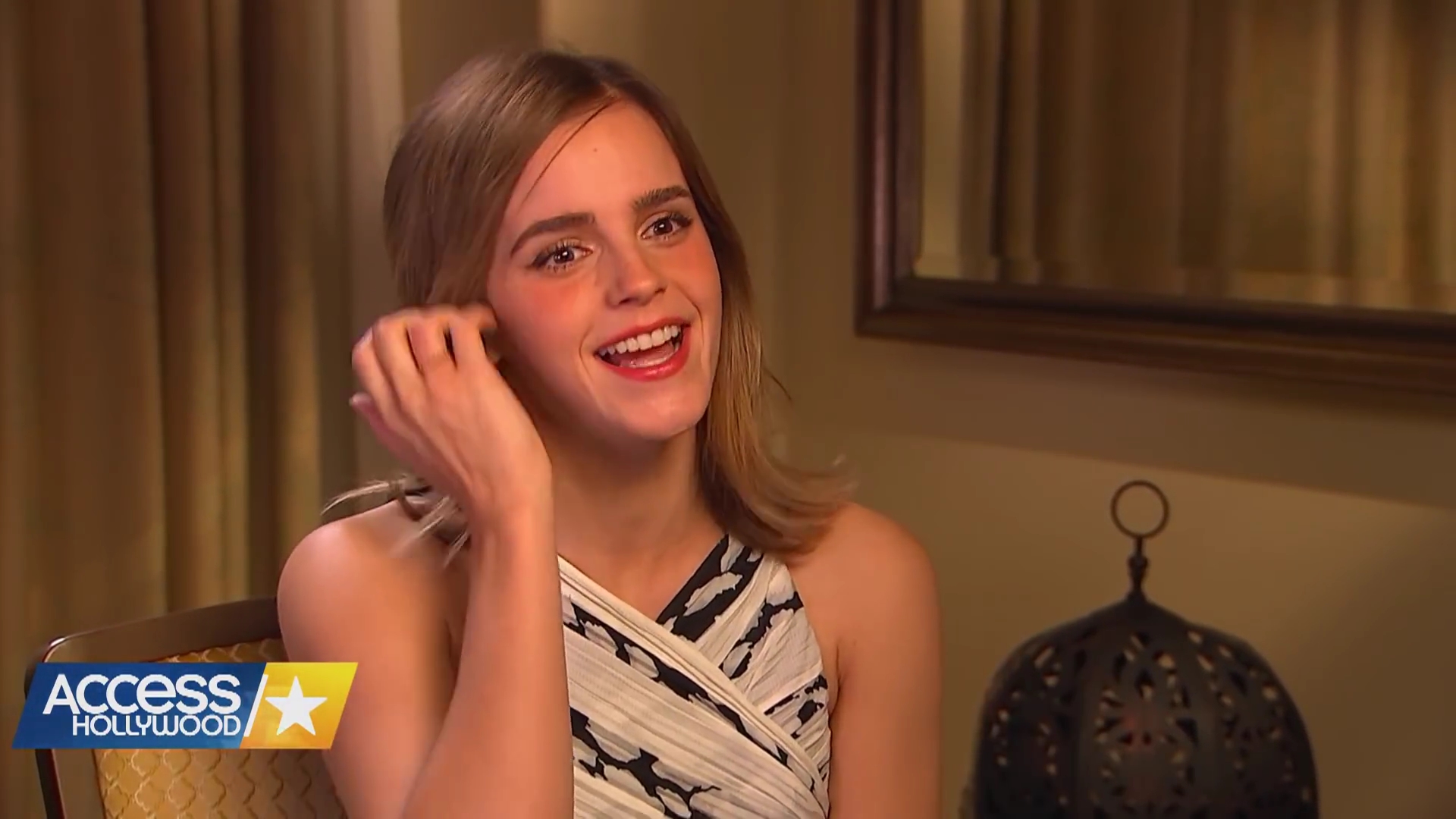 EmmaWatsonFan-dot-nl_2017AccesHollywood0182.jpg EmmaWatsonFan-dot-nl_2017AccesHollywood0182.jpg