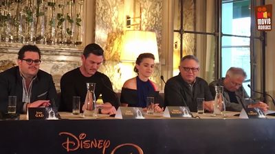 EmmaWatsonFan-dot-nl_BeautyAndTheBeastPersConferentieParijs0220.jpg