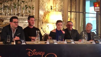 EmmaWatsonFan-dot-nl_BeautyAndTheBeastPersConferentieParijs1426.jpg