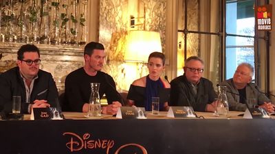 EmmaWatsonFan-dot-nl_BeautyAndTheBeastPersConferentieParijs2112.jpg