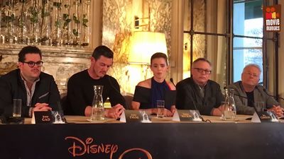 EmmaWatsonFan-dot-nl_BeautyAndTheBeastPersConferentieParijs2124.jpg